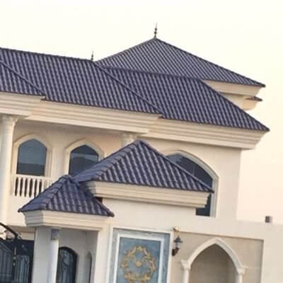 تفاصيل الحكاية – تركيب أحدث أنواع القرميد المعدني للأسقف في الرياض